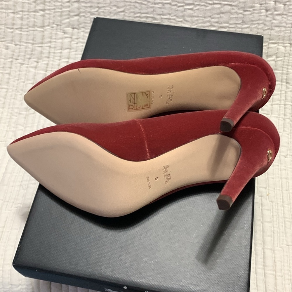NEW COACH Skyler Vero Cupid
Velvet Cherry Pumps Size 9 Classic Formal Reception - Picture 9 of 15